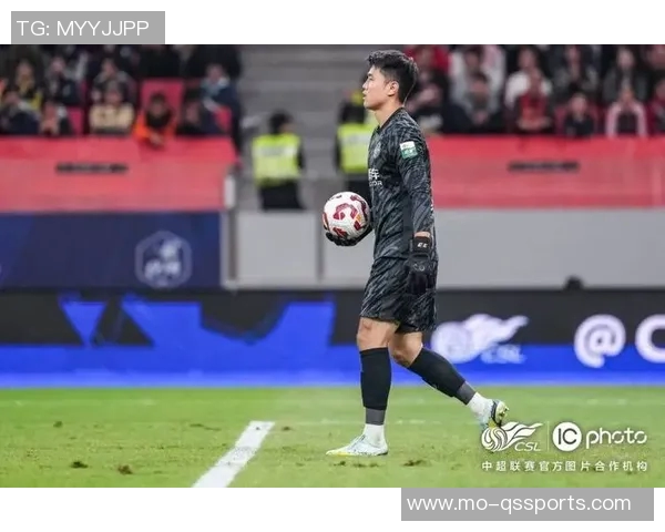 中超收官战:浙江2-2青岛,弗兰克告别战获纪念球衣,足球的温情瞬间 中超收官战:浙江2-2青岛,弗兰克告别战获纪念球衣,足球的温情瞬间