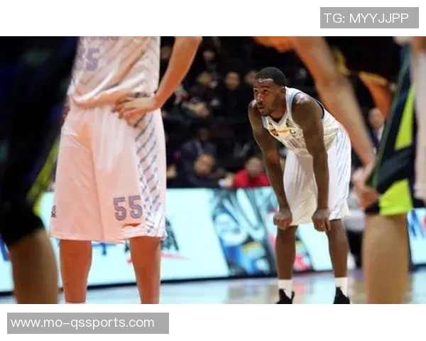 媒体人：华莱士竞技状态不佳离开新疆队，到队仅10天便离队