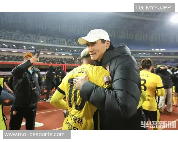 来自西海岸的爱,中超收官战——青岛西海岸俱乐部为邵佳一举行温情送别仪式 来自西海岸的爱,中超收官战——青岛西海岸俱乐部为邵佳一举行温情送别仪式