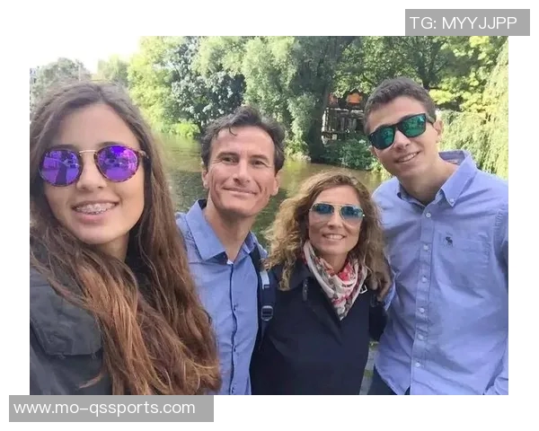 “黄袍”加身,里约热内卢基督像穿上黄潜球衣,足球与文化的完美交融 “黄袍”加身,里约热内卢基督像穿上黄潜球衣,足球与文化的完美交融