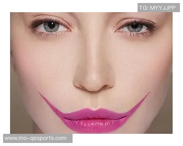 庆祝万圣节,维尼修斯扮成了小丑,与女友一同出Cos,引爆全场 庆祝万圣节,维尼修斯扮成了小丑,与女友一同出Cos,引爆全场