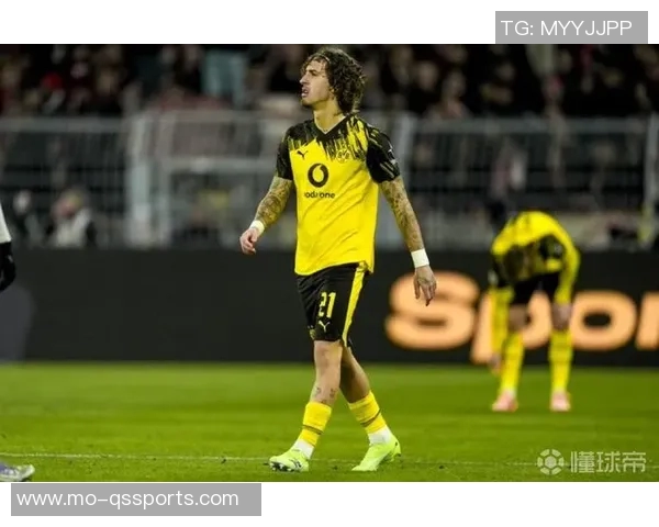 想啥呢?贝蒂斯前锋巴勃罗-加西亚门前两米面对门将把球打高 想啥呢?贝蒂斯前锋巴勃罗-加西亚门前两米面对门将把球打高